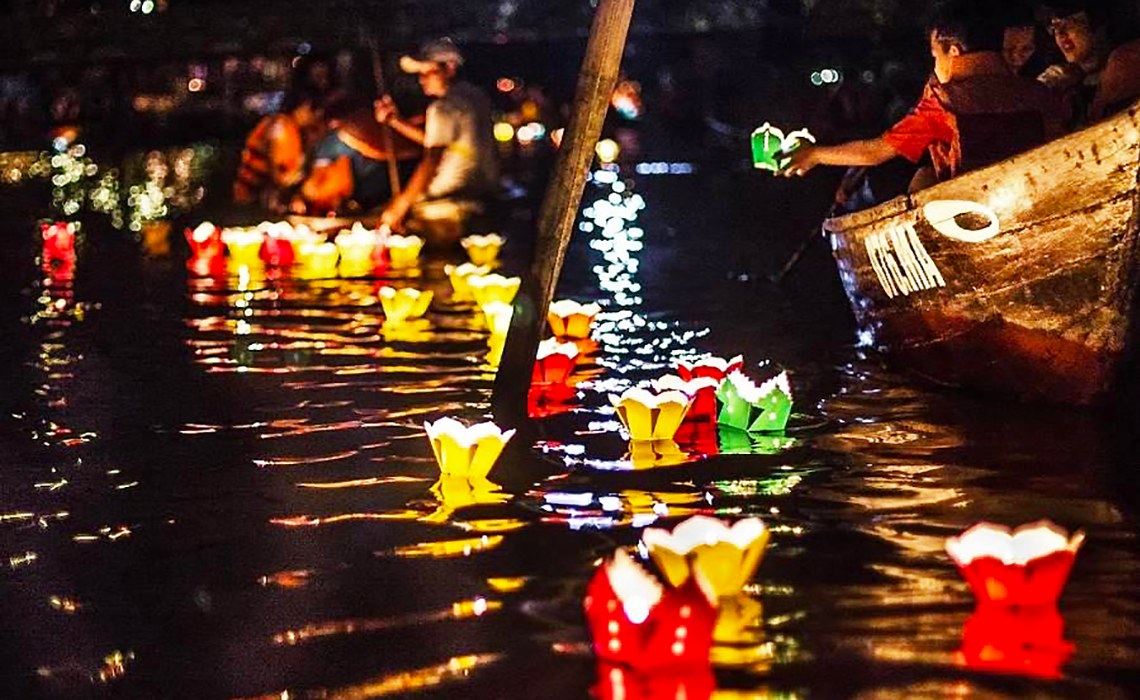 秋盆河遊船+放水燈