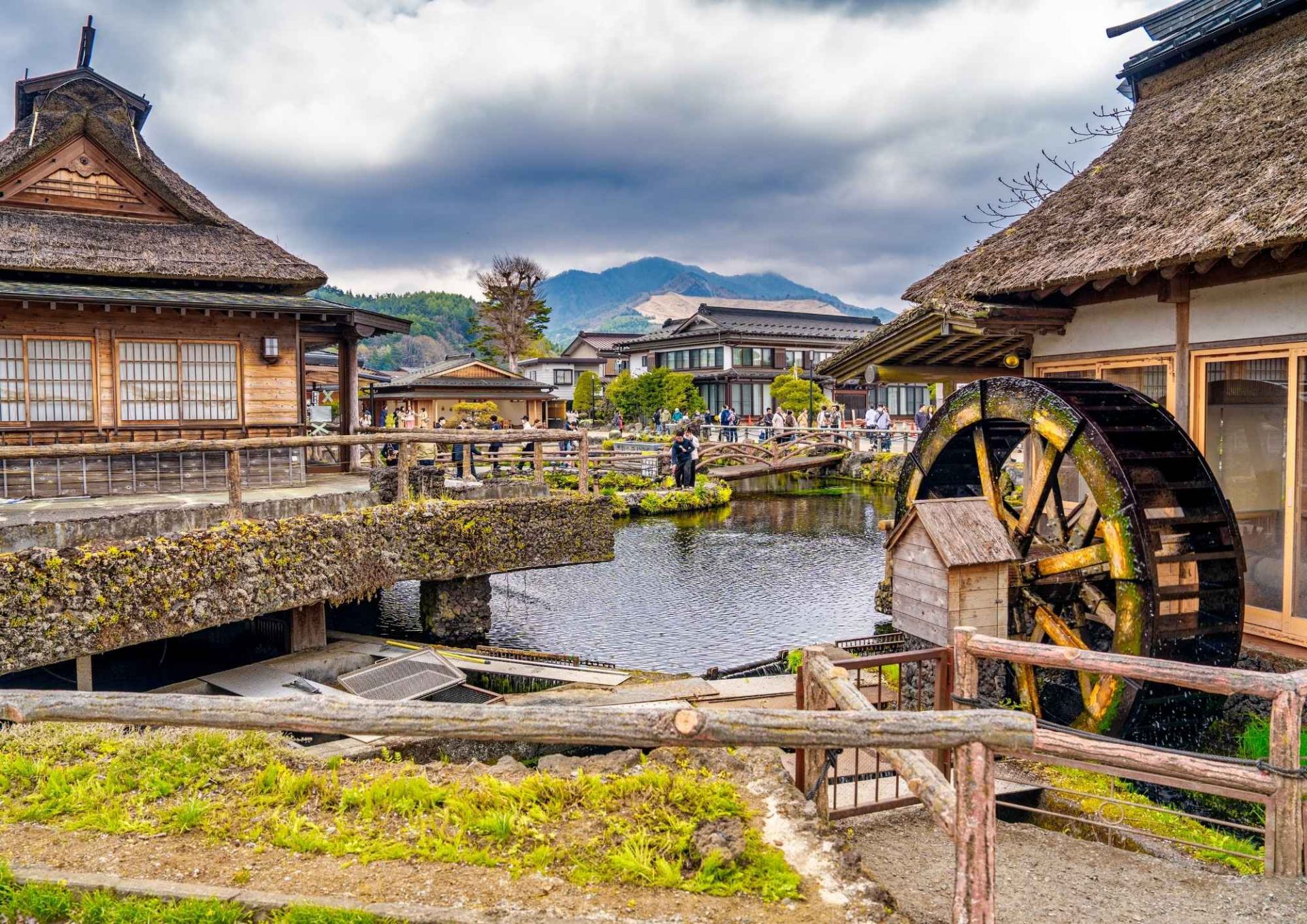 湧泉絕景・名峰忍野八海
